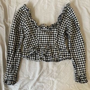 Checkered/Gingham black and white long sleeve crop top